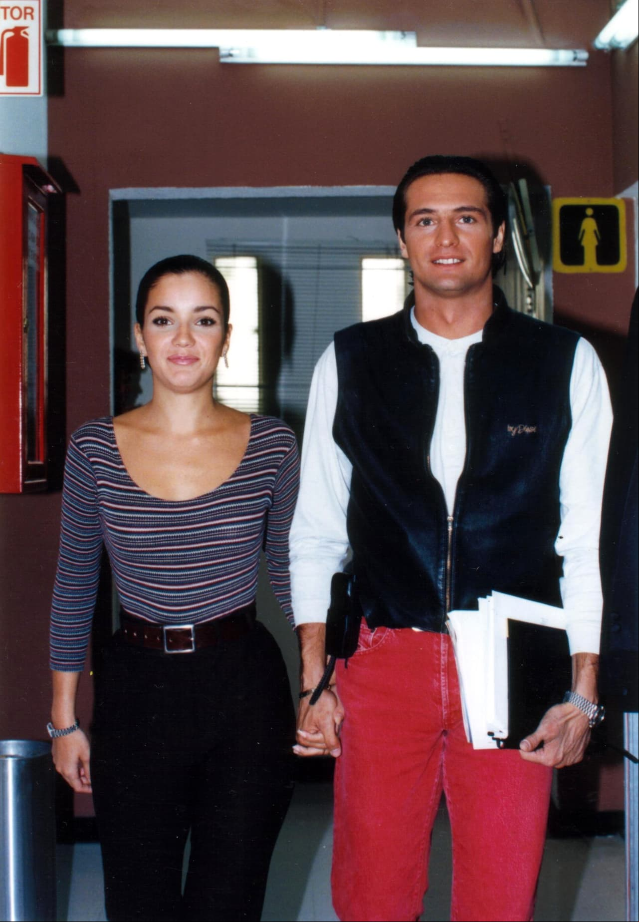 Entre las relaciones amorosas de la actriz se cuenta el fugaz romance que tuvo con el actor argentino, Juan Soler, y con Alexis Ayala con quien estuvo casada de 1994 a 1995.