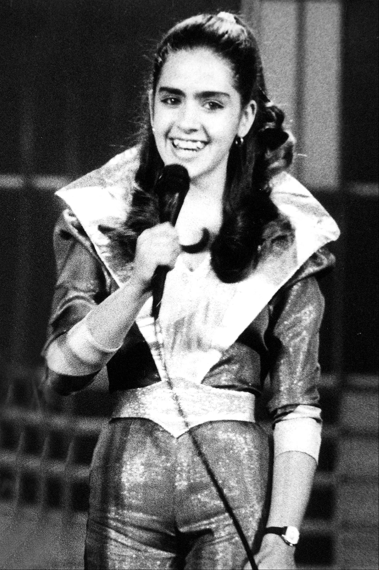 Graciela Eugenia de la Caridad Mauri Villariño, mejor conocida como Graciela Mauri, es una cantante, conductora y actriz mexicana que saltó a la fama por su participación en 'Mundo de juguete', 'El cubo de Donalú' y 'Sueños y caramelos'.