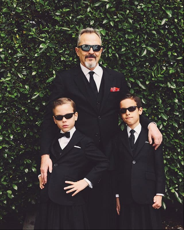 Miguel Bosé se suma a la lista de solteros con hijos al cuidar a Telmo, Ivo, Diego y Tadeo después de concluir su relación con Nacho Palau.