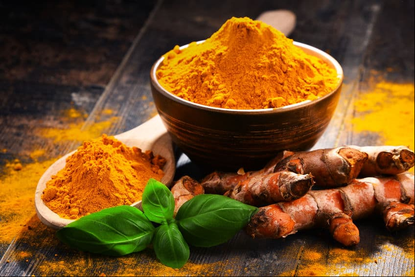 Beneficios de la cúrcuma para la piel y cómo aplicarla como remedio casero