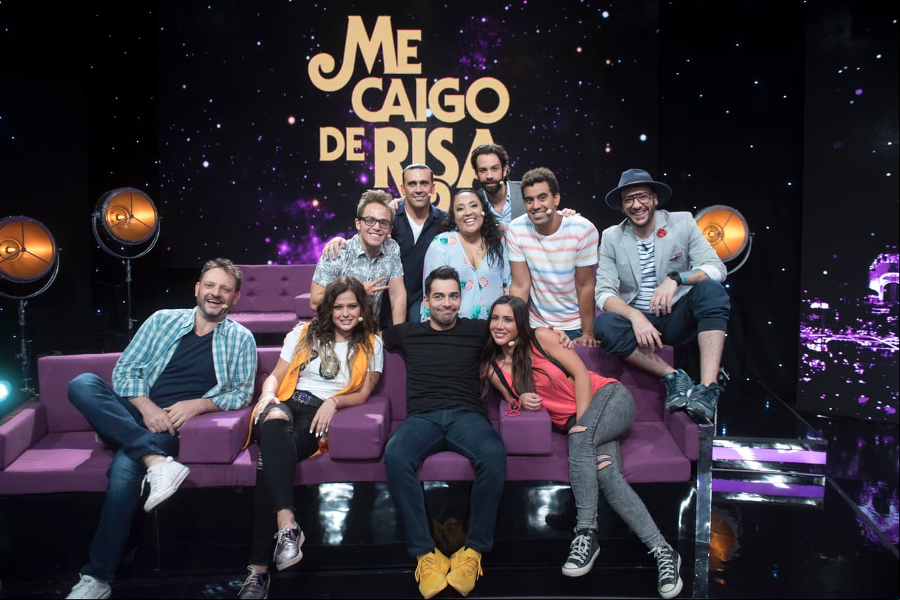 La Familia Disfuncional con el invitado