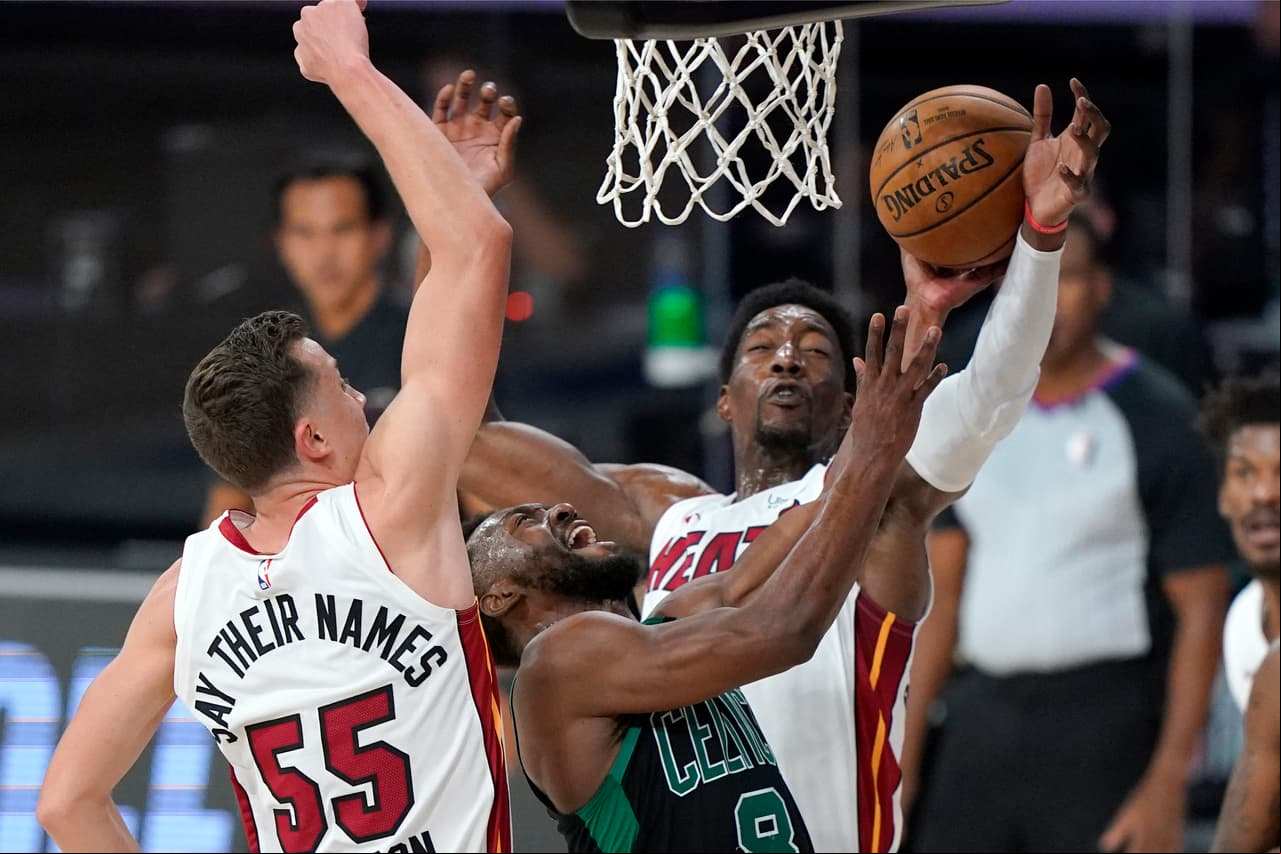 Miami consigue venir de atrás para vencer 117-114 a los Celtics y pegan en el primer partido de las finales de conferencia.