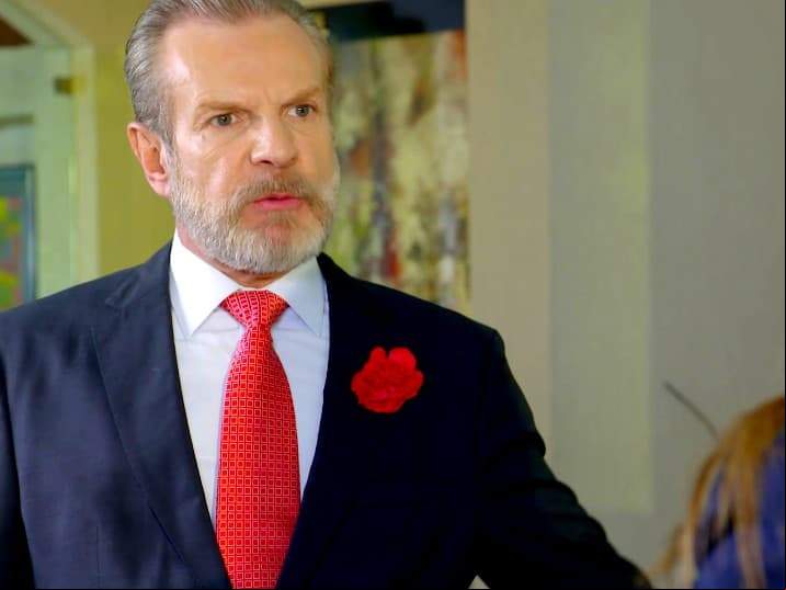 Alejandro Tommasi impactó como villano de telenovelas como 'El Manantial' y también fue el antagonista en el episodio 'El hombre del clavel rojo' en 'La Rosa de Guadalupe'.