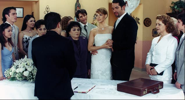 En el 2003, llegó otro gran protagónico a su carrera ‘Velo de novia’, donde conoció a quien sería su pareja sentimental Susana González.