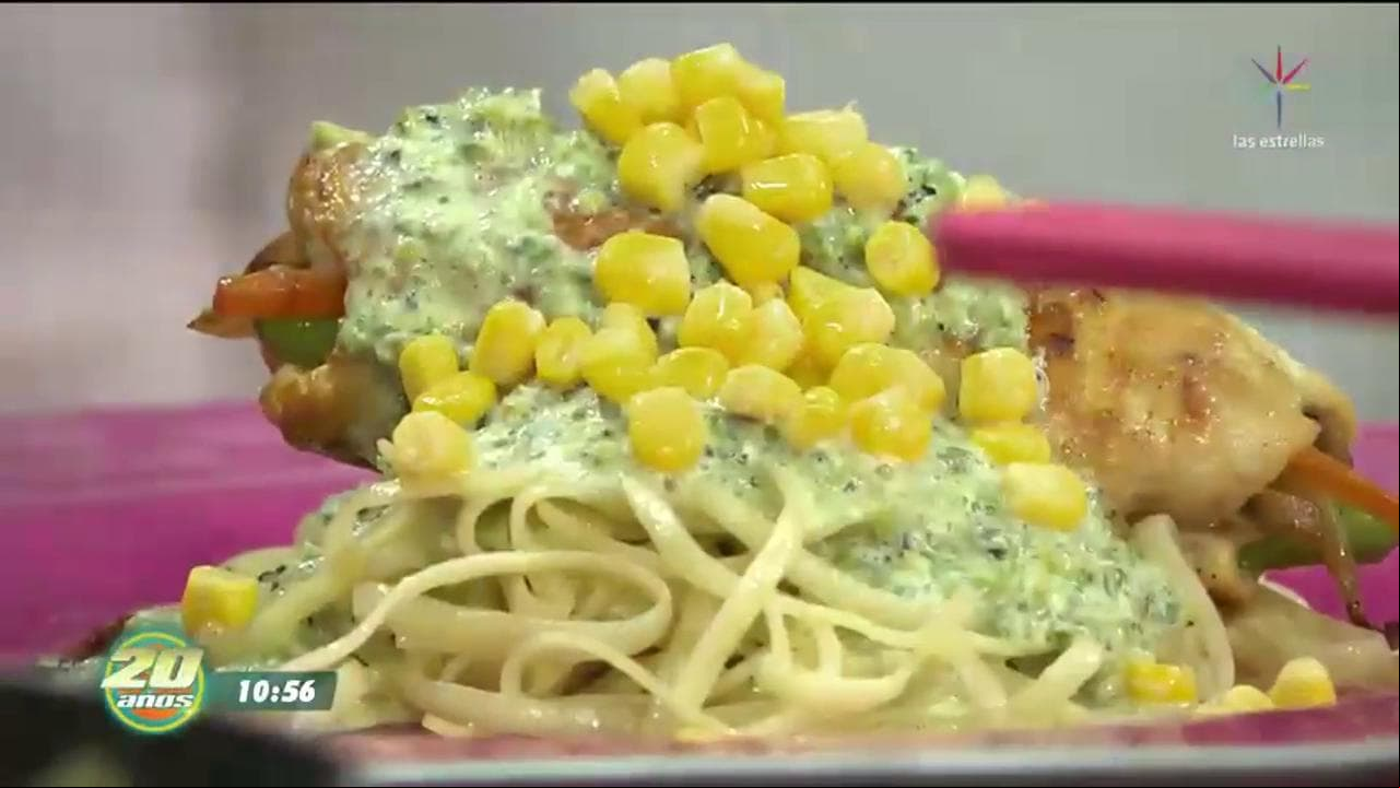 Rollitos de pollo en salsa poblana