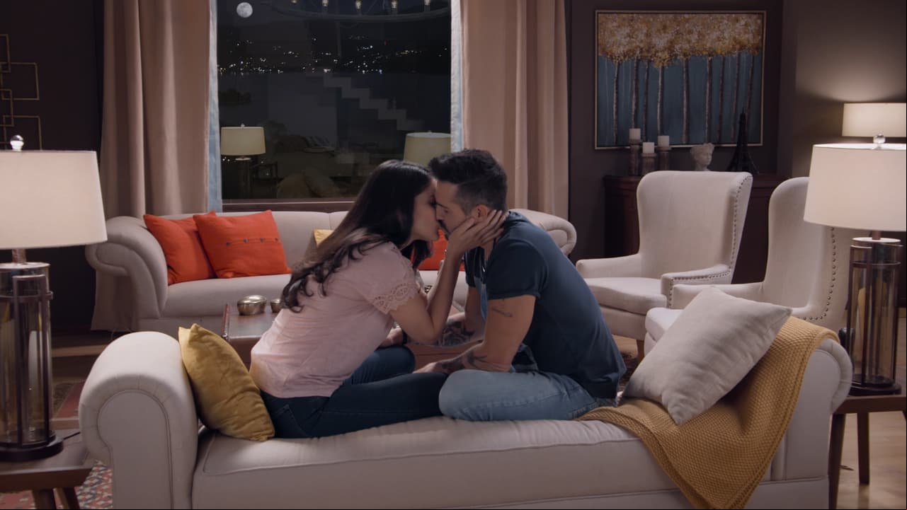 'Elena' y 'Pedro' por fin serán felices. Ella acepta iniciar una vida con él en Italia si es que gana el concurso.