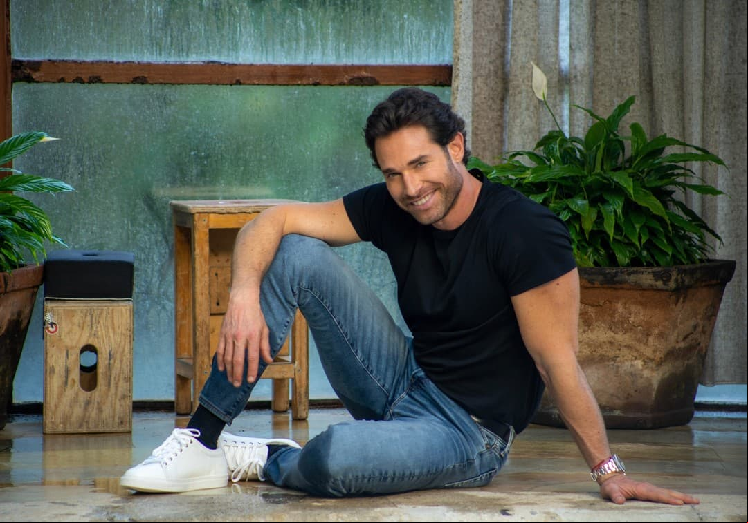Sebastián Rulli explica por qué muestra el rostro de su hijo