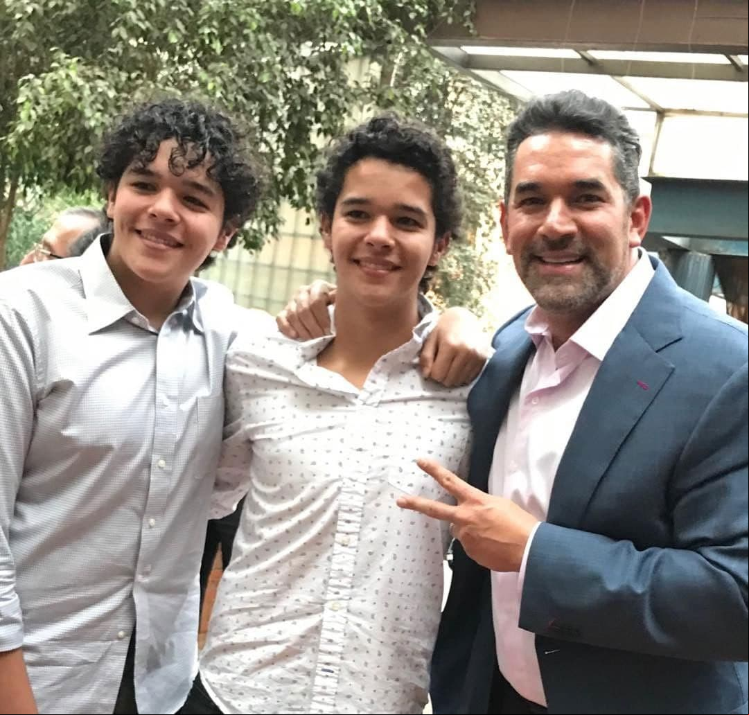 Los gemelos Rodrigo Miguel y José Eduardo heredaron muchos rasgos físicos de Eduardo Santamarina.
