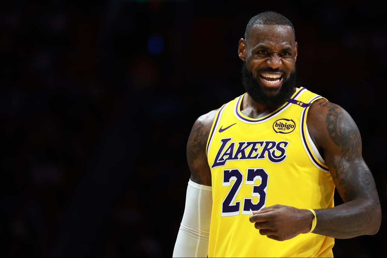 LeBron James se ve en la NBA hasta 2032 tras cumplir 40 años