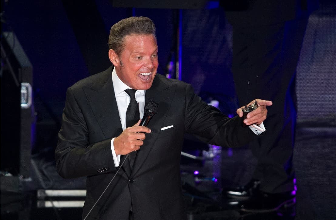 Surgen amenazas de bombas en concierto de Luis Miguel