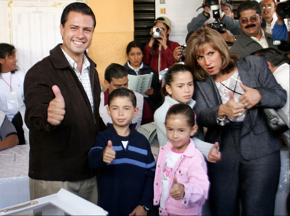 Pretelini fue una parte fundamental de Peña Nieto durante su campaña para ser gobernador del Estado de México, ya que entre otras actividades, creó el club de iradores del entonces candidato; mientras que su última aparición pública la hizo el 6 de enero de 2007, en la boda del expresidente municipal de Ixtapan de la Sal, Salvador Vergara.