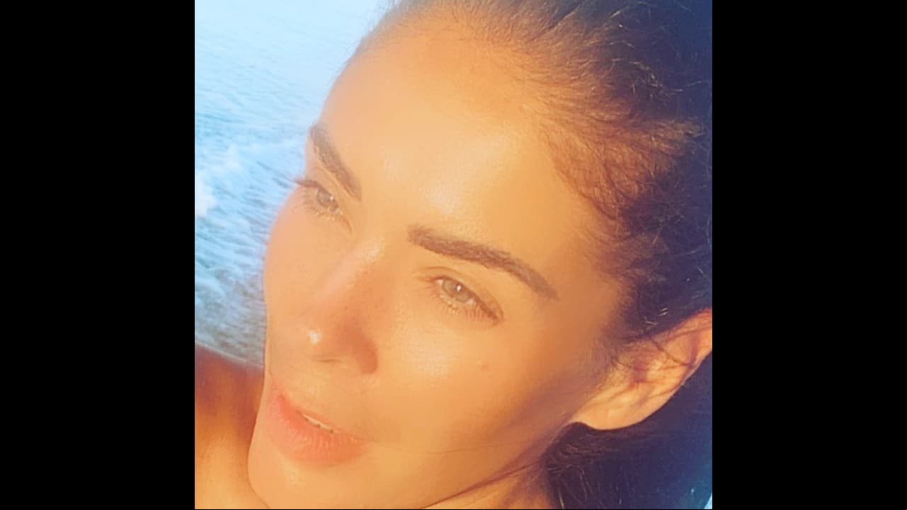 Pero el parecido físico entre hermanas se hizo más evidente con la imagen que la cumpleañera compartió en su perfil de Instagram, donde algunos s afirmaron que la confundieron con Anahí.