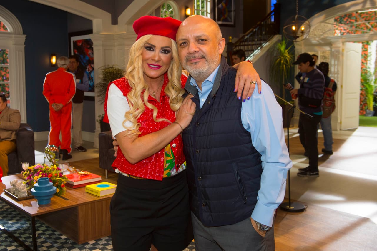 Roxana Castellanos y el productor Elías Solorio también trabajaron juntos en las primeras temporadas de 'Vecinos'.