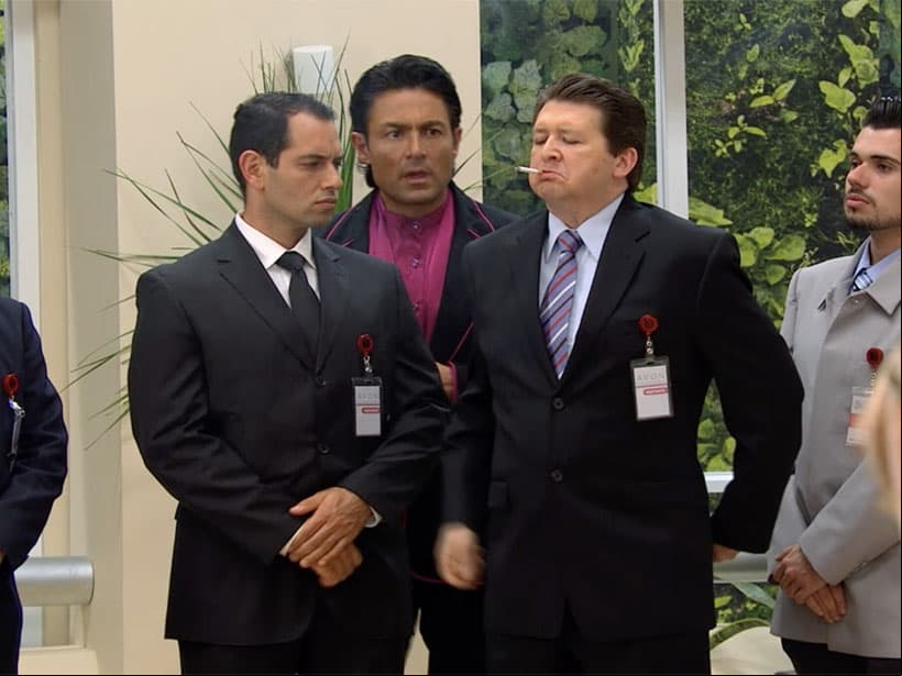 ¡Ultima metida de pata! Máximo es el dueño de Orion y tiene una presencia importante en avon, el problema viene de su incesante adicción con el tabaquismo.