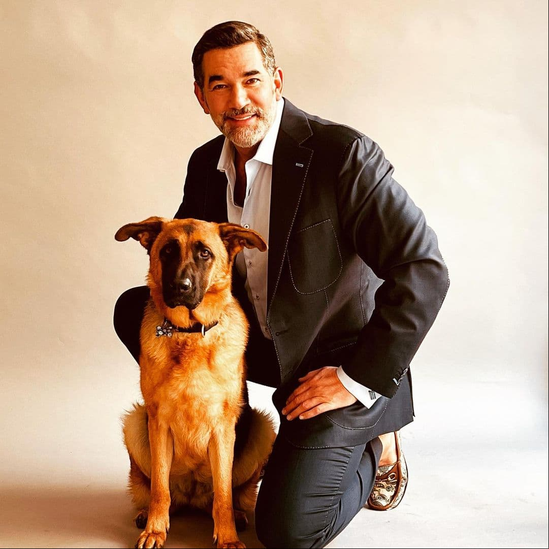 Eduardo Santamarina regresa a las telenovelas tras una larga ausencia, la última producción de Televisa en la que participó fue en ‘Sin Tu Mirada’, de 2017.