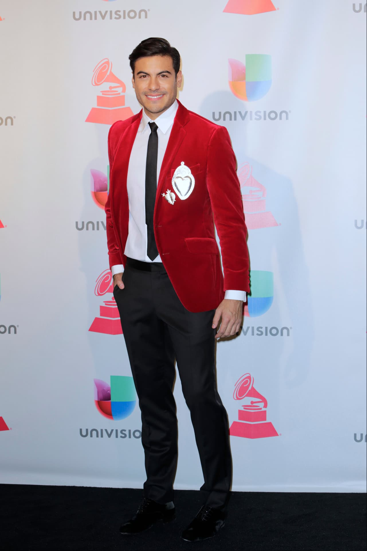 En la industria musical, el cantante realizó producciones musicales como ‘Yo Creo’ y más adelante cantó el tema “Recuérdame”, de la película ‘Coco’, que se coronó con el Premio Oscar en la categoría de Mejor Película Animada.