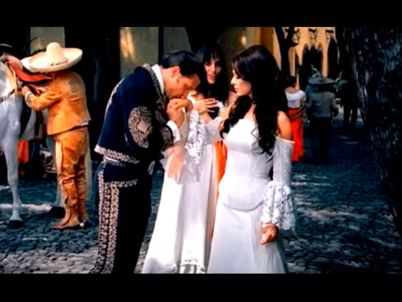 Yadhira trabajó con Luis Miguel en el video ‘Que seas feliz’. “Siempre es un honor que te pueda elegir alguien como él, por supuesto, un artista de su talla. Para mí fue un privilegio grande y decía que él me veía en sus novelas y le gustaba mucho como lloraba”, comentó la actriz a la prensa en 2018.