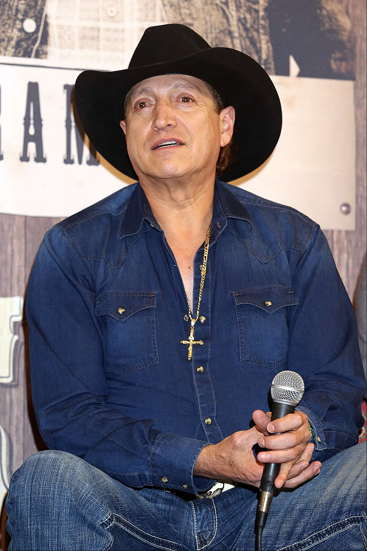 De acuerdo con el tecladista, “la gota que derramó el vaso” fue la actitud que tuvo Lupe Esparza con él en la presentación del 1° de marzo en Brownsville, Texas, la cual se deriva, de los problemas de salud que Delgado presenta.