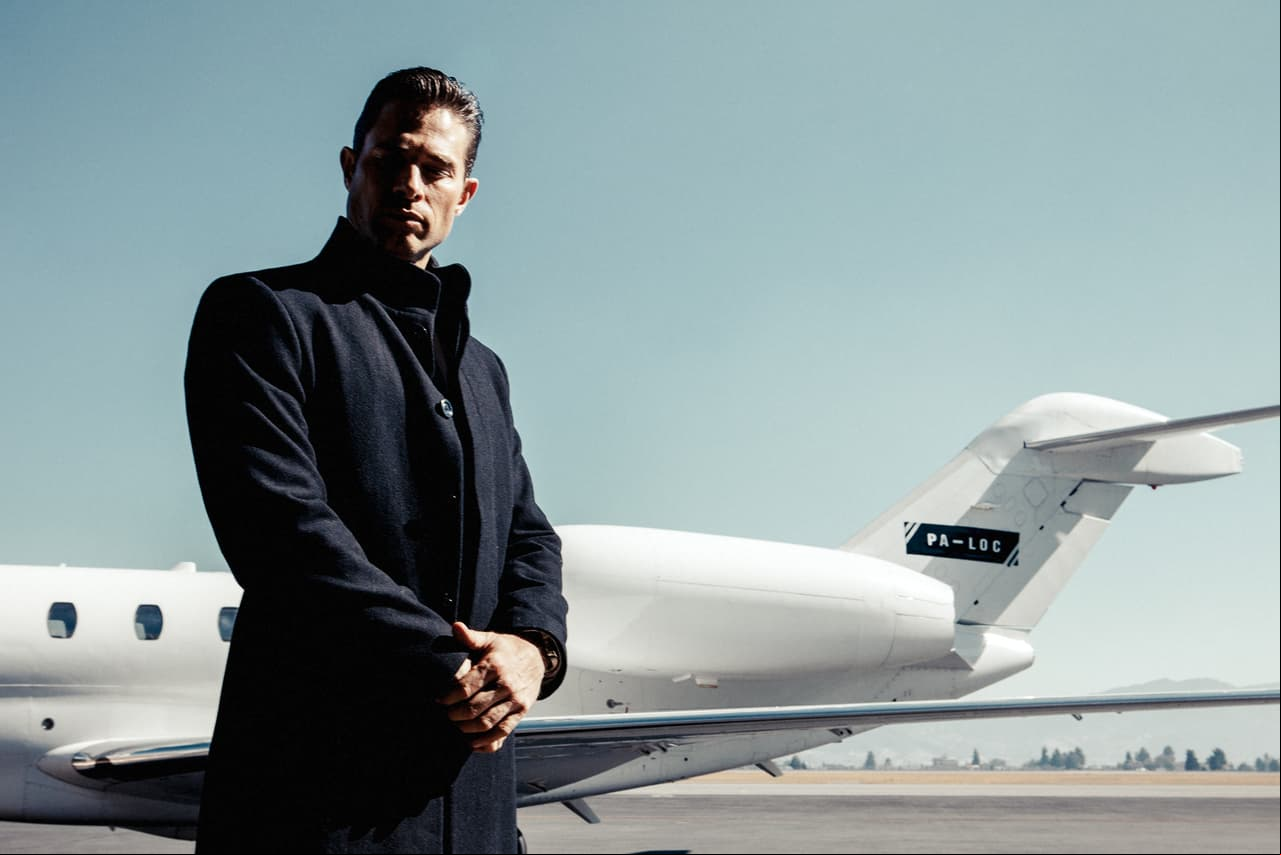 Sebastián Rulli da vida a 'Miguel', un hombre apuesto, elegante, culto e inteligente que en el primer capítulo de 'El Dragón' muestra sus habilidades en finanzas y operaciones bursátiles.
<br>
<br>
<i>'El Dragón', de lunes a viernes 9:30 pm. con Las Estrellas.</i>
