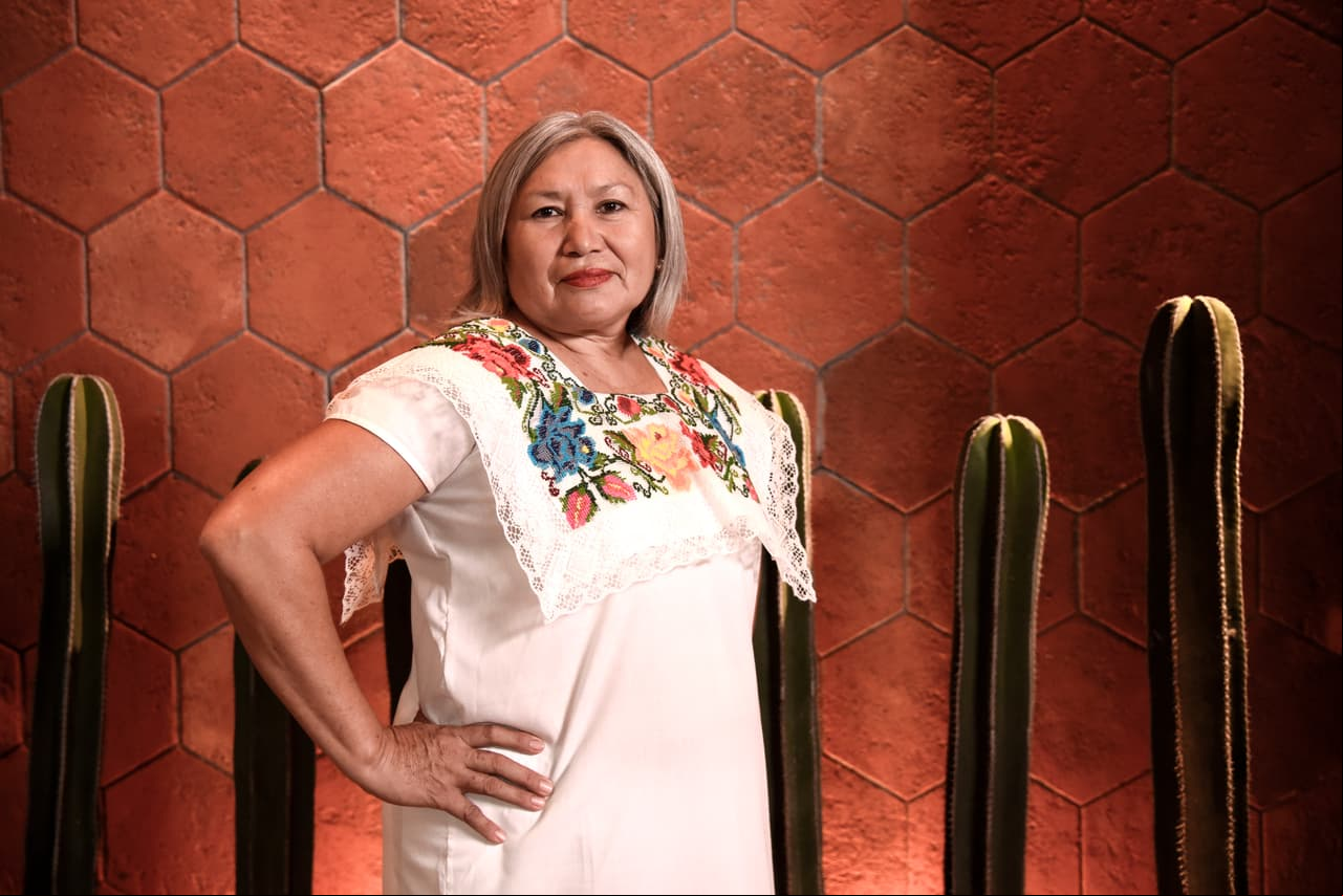 Genny y sus comadres saben que la comida yucateca es única y de gran sabor, aprovecharán esto para conquistar el paladar de los chefs, ya que nadie se resiste a una buena Cochinita pibil.