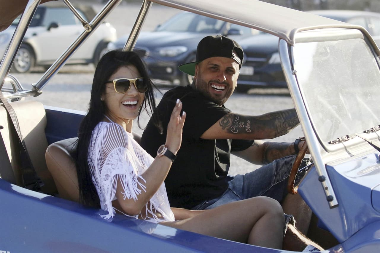 Nicky Jam y Angélica Cruz de vacaciones en Mikonos