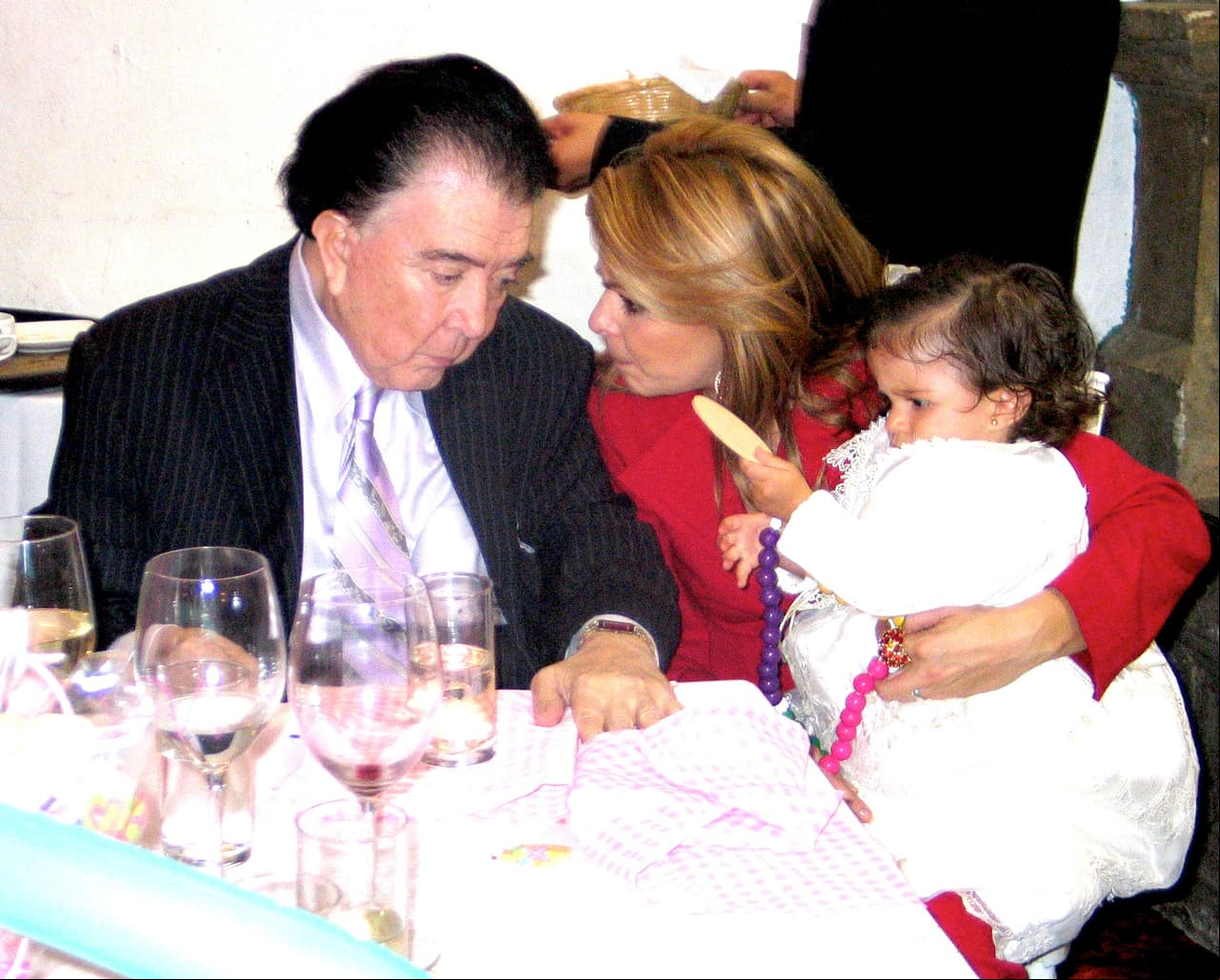 “Gracias a mi papá no (me casé) porque sino ya tendría 18 divorcios, porque obviamente decía ‘sí, yo lo amo, es el amor de mi vida, es todo para mí’ (…) Él era hermoso, era increíble”, afirmó.