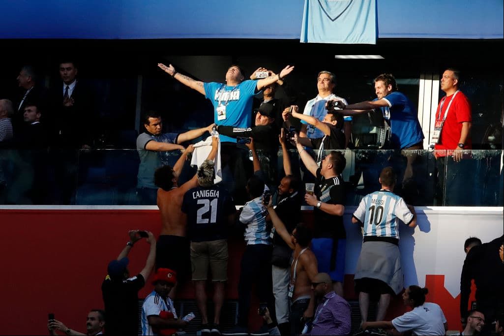 Maradona apoyando a la albiceleste en el Mundial de 2018.