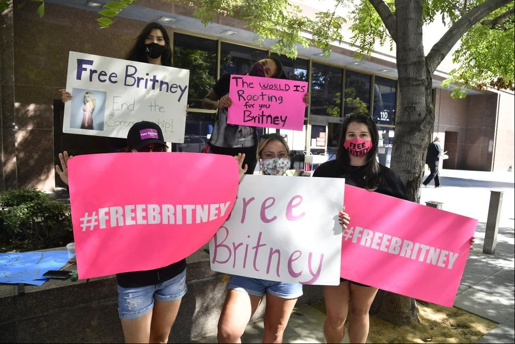 Fans le han pedido a Britney en redes que envíe señales si necesita ayuda. Si las ha enviado.