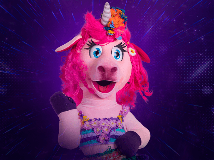 Unicornio es un hippie bohemio chic. Le encanta surfear, el ambiente relajado y la vida cool. Su universo es la playa y el surf.