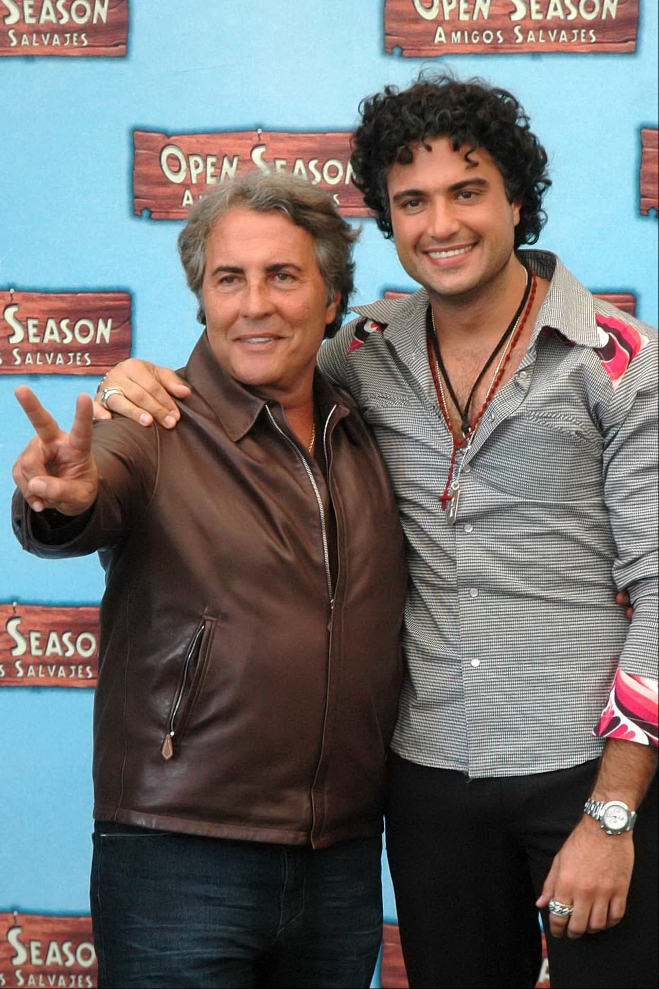 El domingo 6 de diciembre, Jaime Camil Garza, padre del actor Jaime Camil, murió tras permanecer hospitalizado varios días por una infección en la vesícula, hecho que le provocó una septicemia catastrófica.