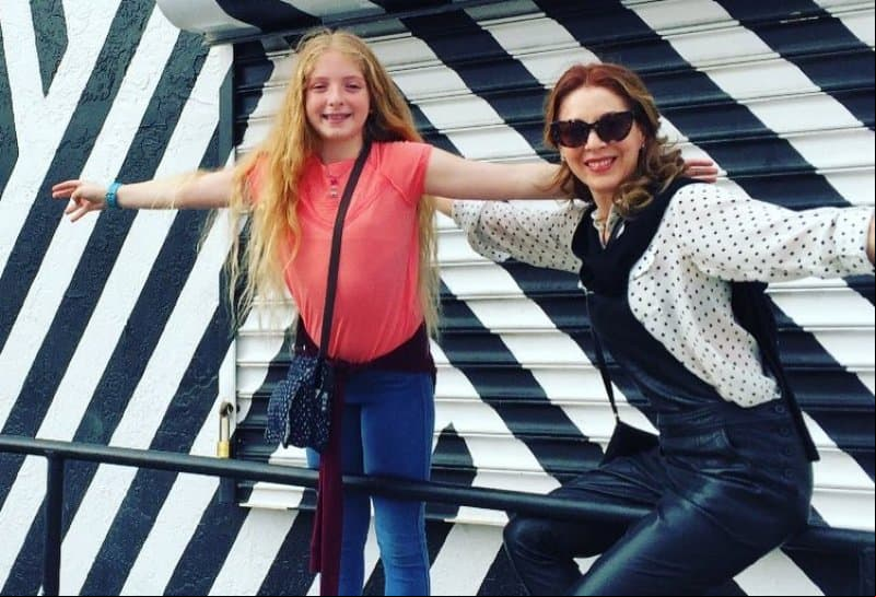 Amiga de Edith González revela cómo es la relación de Constanza, hija de la actriz, con su madrastra