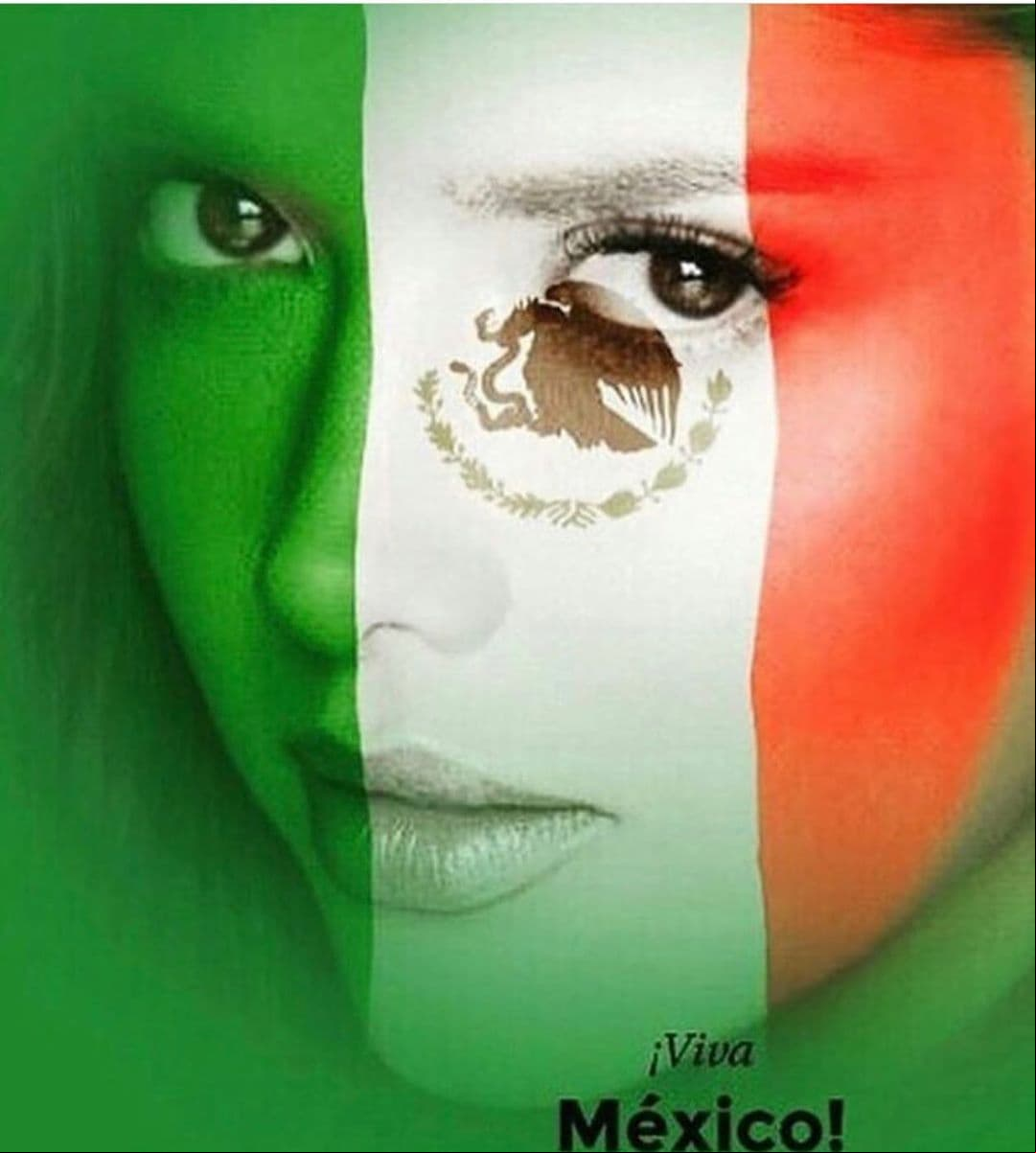 Marlene Favela fundió su rostro en los colores de la bandera del país que la vio crecer en su natal Durango y se limitó a escribir: "VIVA MÉXICO".