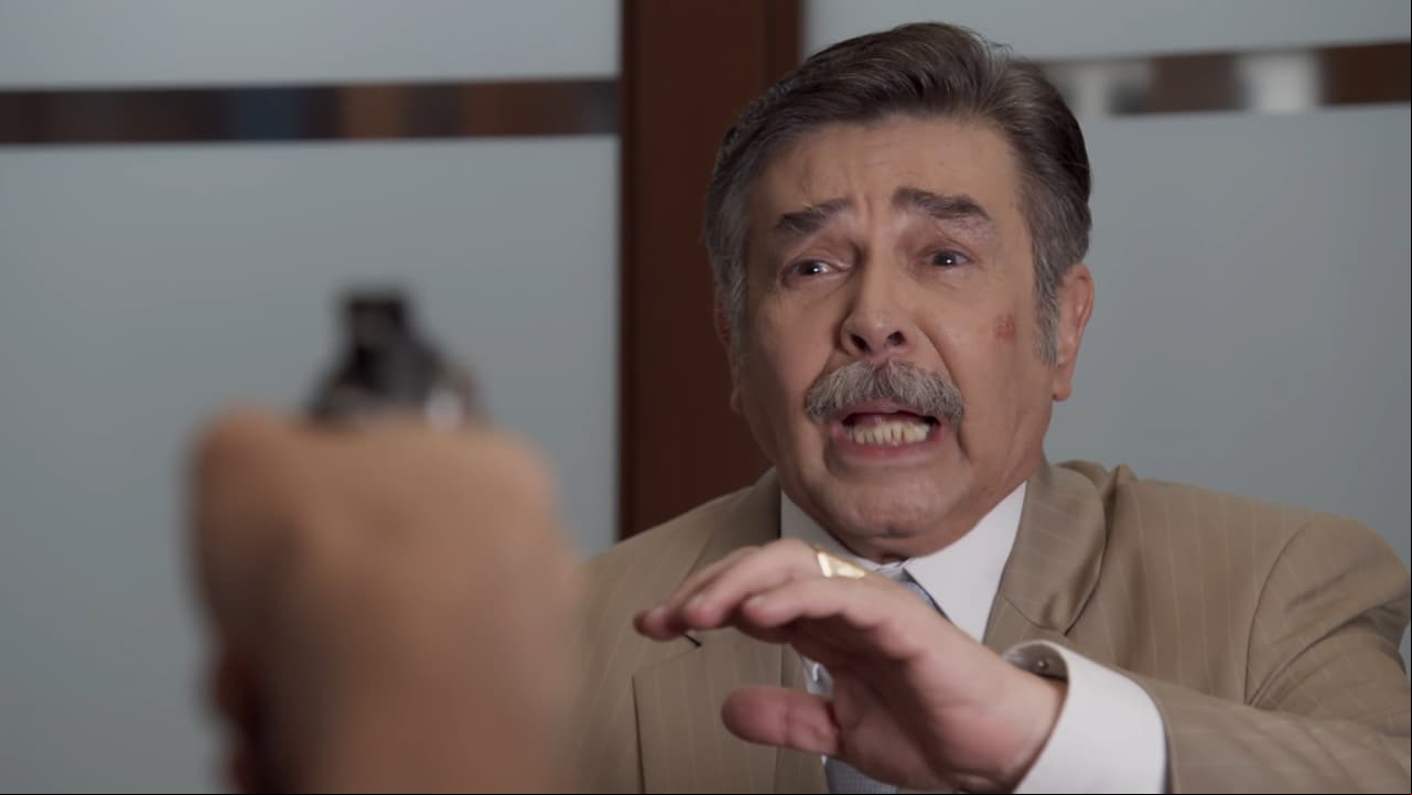 Lara suplica por su vida, pero en vano ya que Aníbal le dispara a muerte.