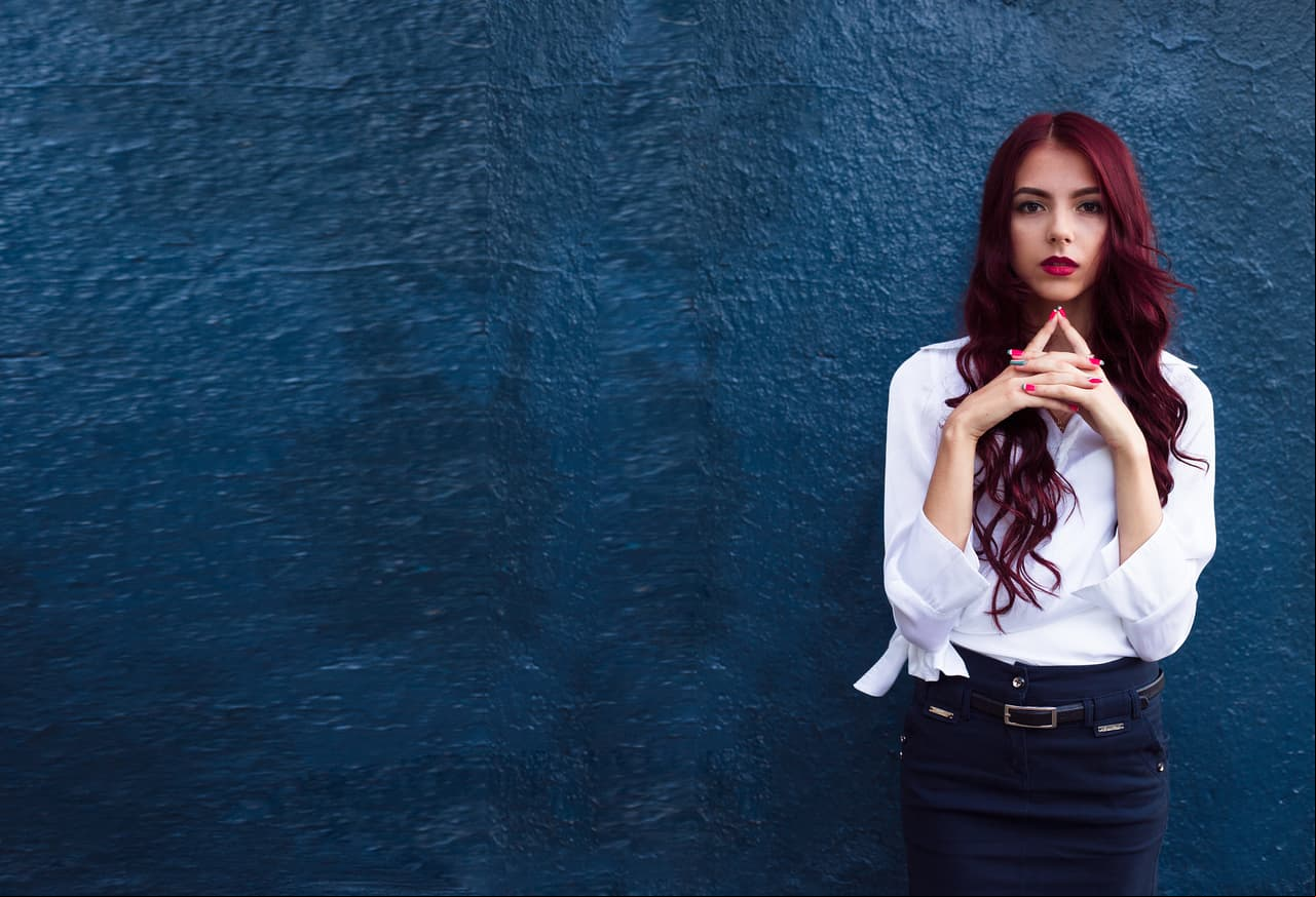 Las mujeres deseamos vernos jóvenes siempre, razón por la que tratamos de cuidar nuestro aspecto. ¿Sabías que hay tonos de cabello que nos hacen lucir más grandes? ¡Haz clic en la galería!