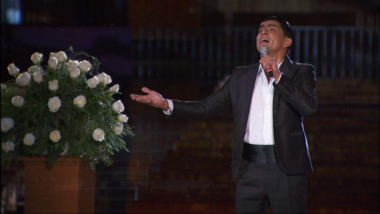 Víctor García también es de las celebridades que acuden a festejar cada diciembre a la Virgen. En esta ocasión el actor y cantante eligió la melodía “Divina” para pedir por las personas enfermas.