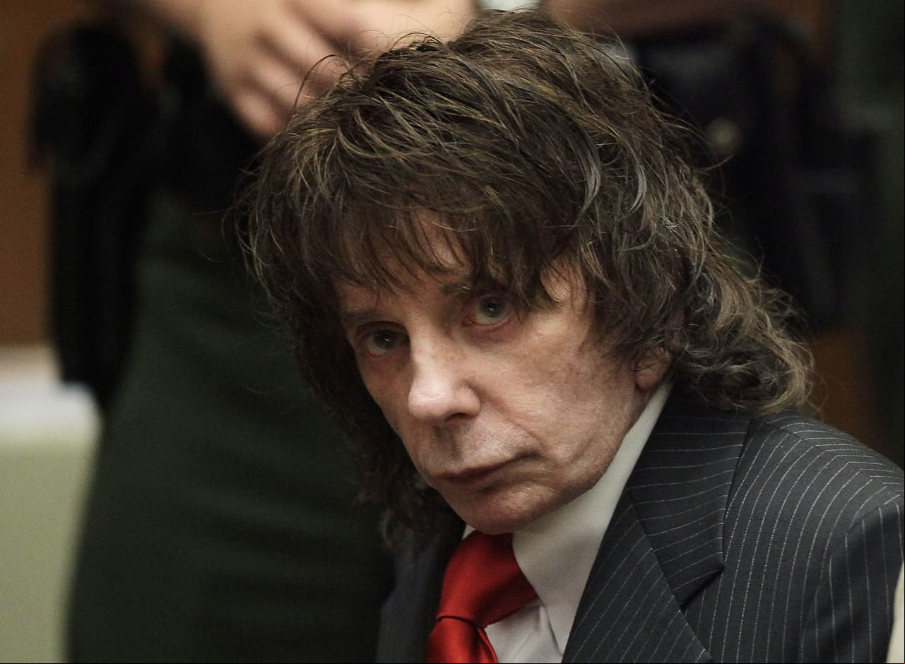 El productor Phil Spector fue condenado a 19 años de prisión por el asesinato de la actriz Lana Clarkson, después de que su cuerpo fue encontrado con una bala en la cabeza en su domicilio.