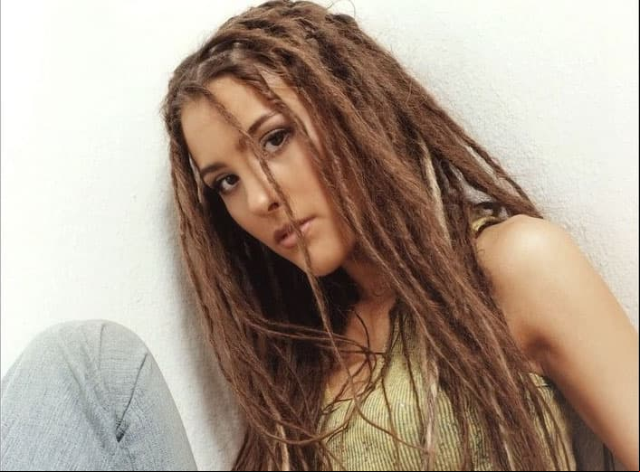 Lynda está lista para su regreso triunfal a la música