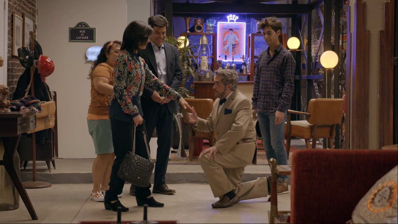 El padre de Paco reconquista a su esposa al estilo de Pedro Infante en ’40 y 20’