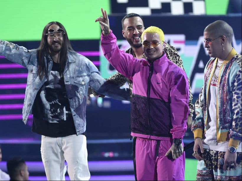 El colombiano J Balvin reúne 46 canciones con cantantes como Steve Aoki, French Montana, Farruko, Nicky Jam, Anitta, Camila Cabello, Pitbull, Daddy Yankee, entre otros.