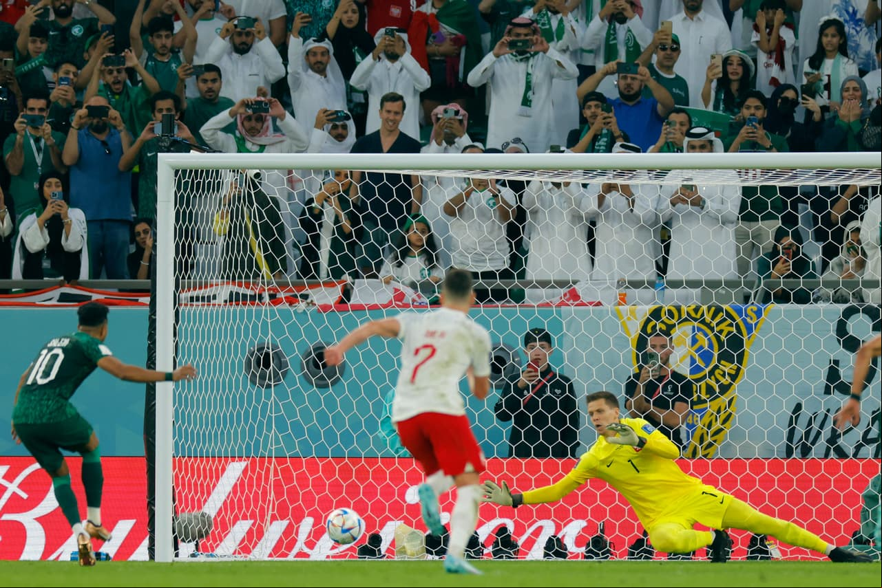 Zielinski y Lewandowski hicieron los goles con los que Polonia derrotó a Arabia Saudita y aspira a los Octavos de Final del Mundial Qatar 2022.