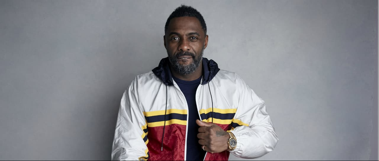 ¡Ya siéntese, Idris Elba!