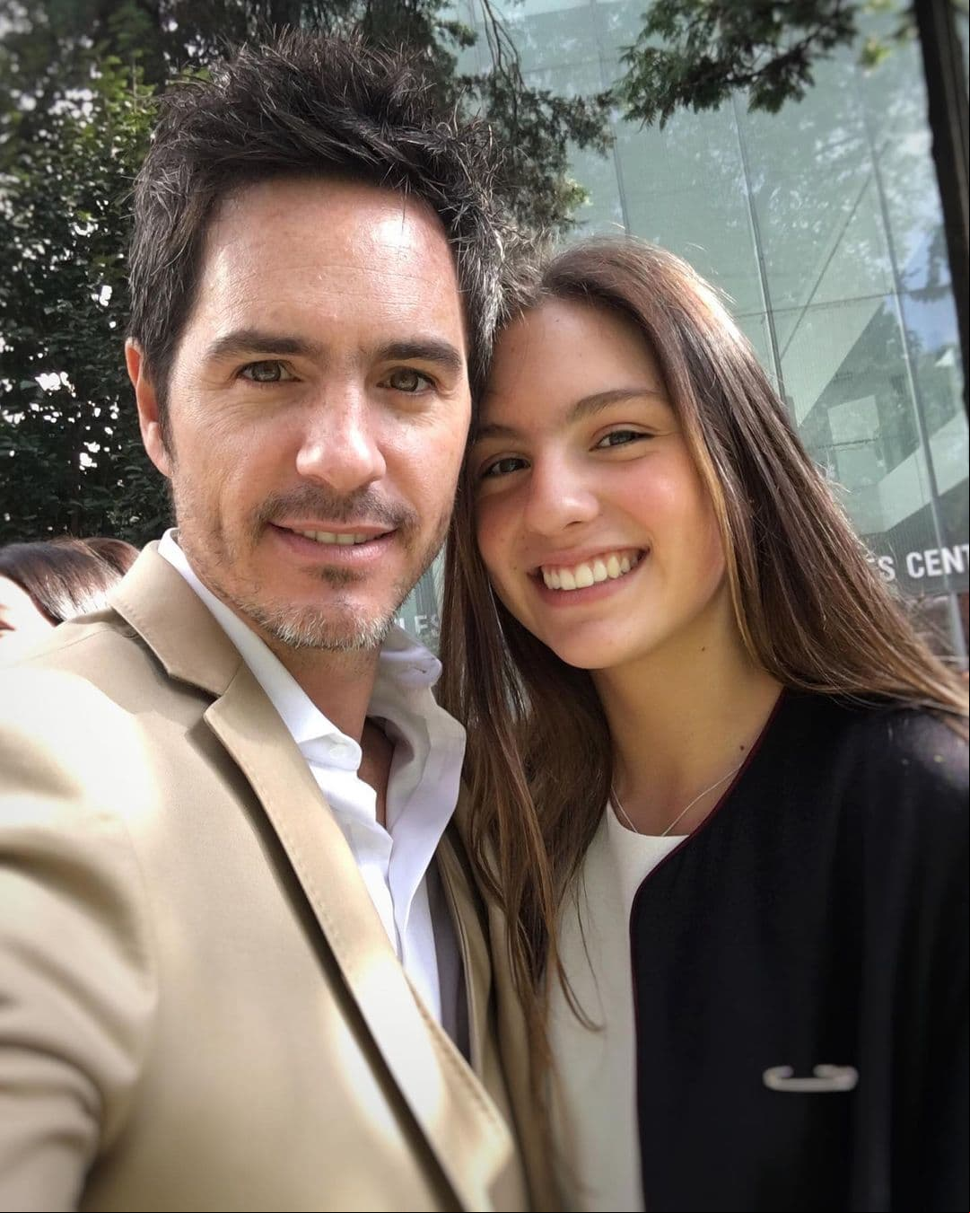 Entre la ola de piropos que desató la publicación del protagonista de ‘A la mala’ y ‘El Chema’ también aparecieron mensajes que destacaron el gran parecido que tiene con su hija.