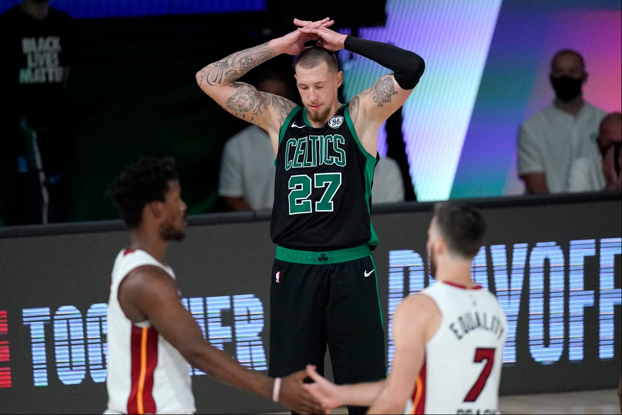 Miami consigue venir de atrás para vencer 117-114 a los Celtics y pegan en el primer partido de las finales de conferencia.
