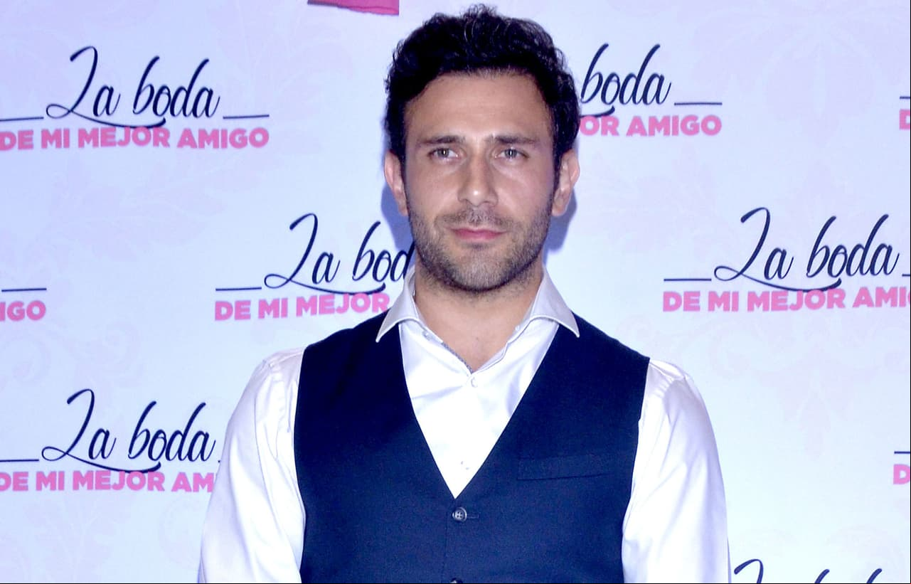 Carlos Ferro estrena look para ‘Los protegidos’, su nuevo proyecto