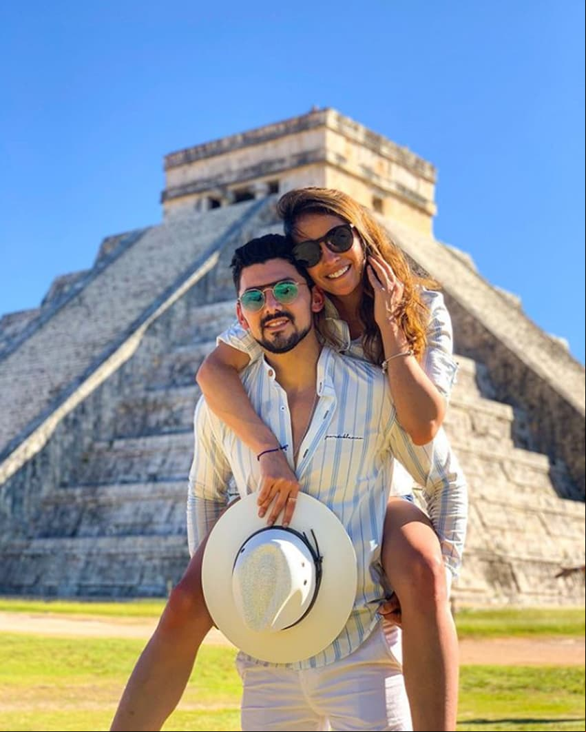 “La primera vez que le canté la canción fue en la pedida de matrimonio, lloró porque estaba toda su familia ahí, fue una gran sorpresa, en el video se puede ver su cara de sorpresa y fue algo muy bonito, algo que nunca se me va olvidar”, contó Miguel en exclusiva a Las Estrellas.