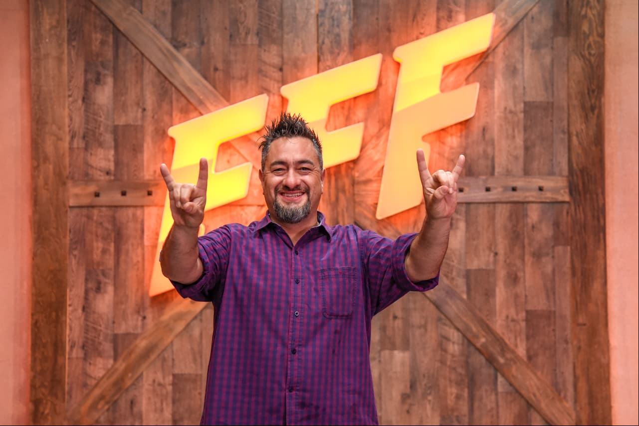 El chef Antonio se encargará de ponerle el toque divertido a la competencia. No dudará ni un momento en compartir su conocimiento para elevar el sabor de los platillos de las familias.