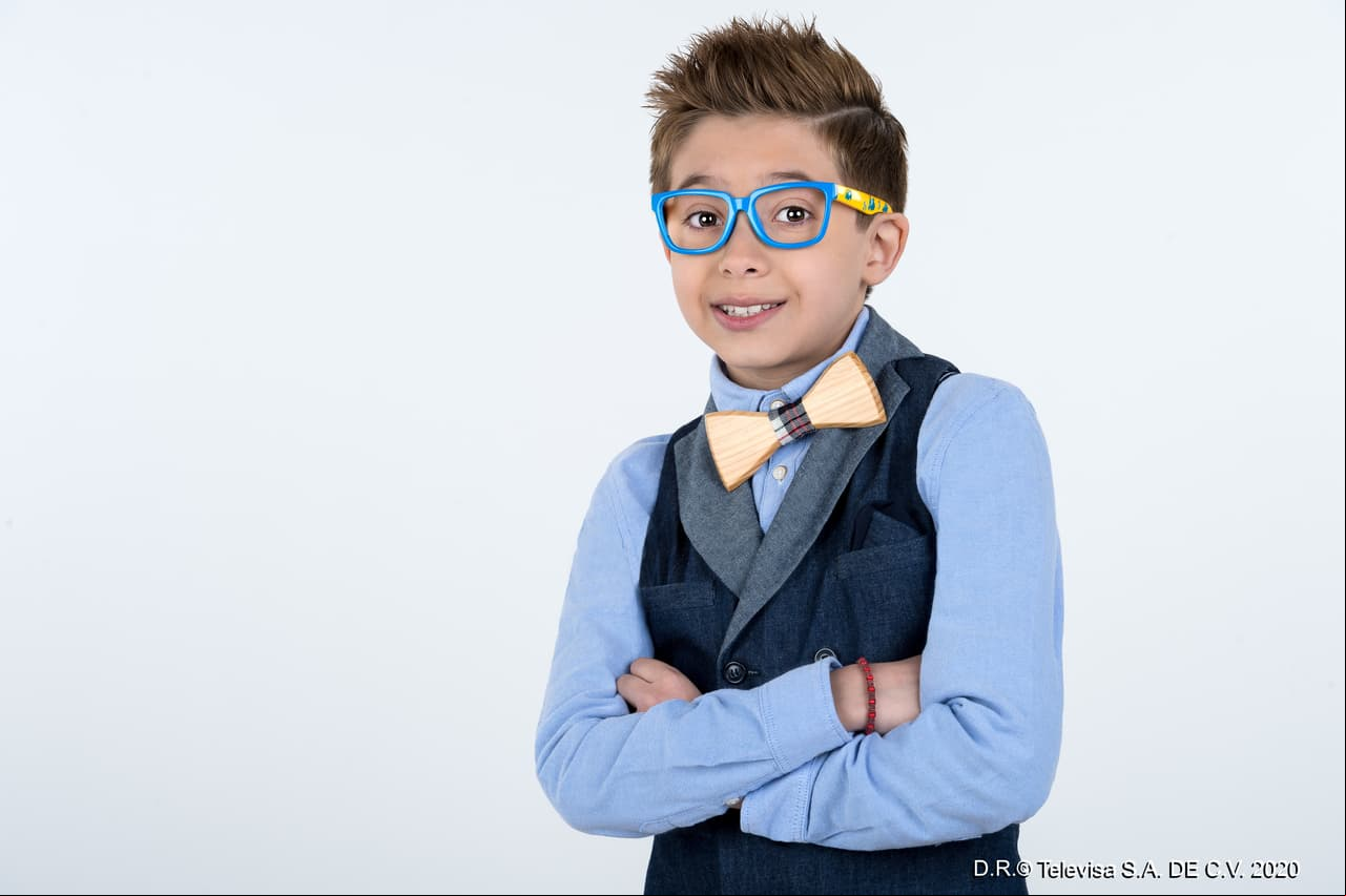 5. AJOLOTITO
<br>
<br>Parecido a Plutarco, sólo que va sin saco y con corbata de moño y lentes divertidos.