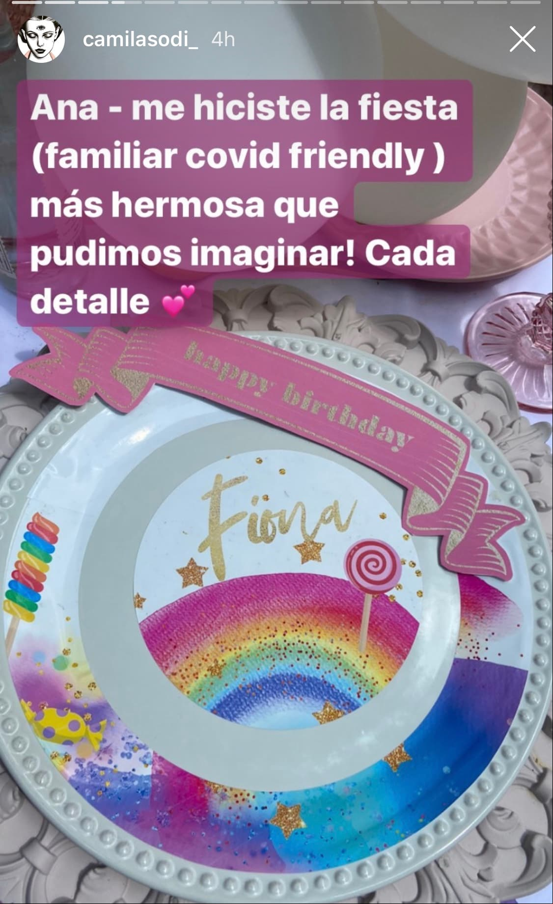 Con cientos de arcoíris y muchas golosinas decoradas con esta figura, la fiesta infantil de Fiona consiguió retratar un verdadero 'Mundo de Caramelos'.
