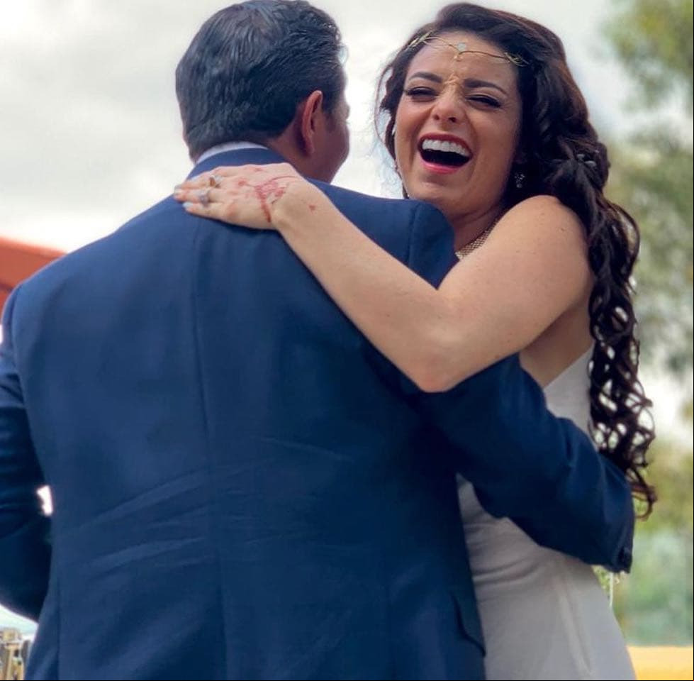 De acuerdo con las publicaciones de Violeta Isfel, su esposo no forma parte del mundo del espectáculo. Incluso, apenas el pasado 8 de marzo, lo presentó en Instagram.