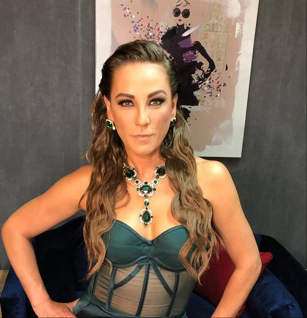 Actualmente, Consuelo Duval forma parte del programa de Unicable ‘Netas Divinas’ en el que confesó que aún está abierta al amor. “Yo siempre busco a mi hombre ideal, llega una niña de 21 años y me dice: ‘cuándo voy a aprender’ y le contesto: ‘tengo 51 y no he aprendido”, expresó.